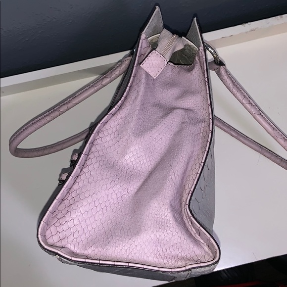 Guess Vintage Large Faux Leather Crocodile Handbag - Picture 8 of 12